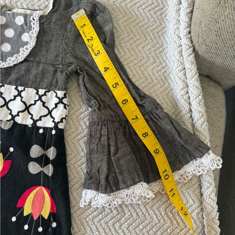 Charming Kids bell sleeve Dress with Floral and Plaid Design - Picture 7 of 8